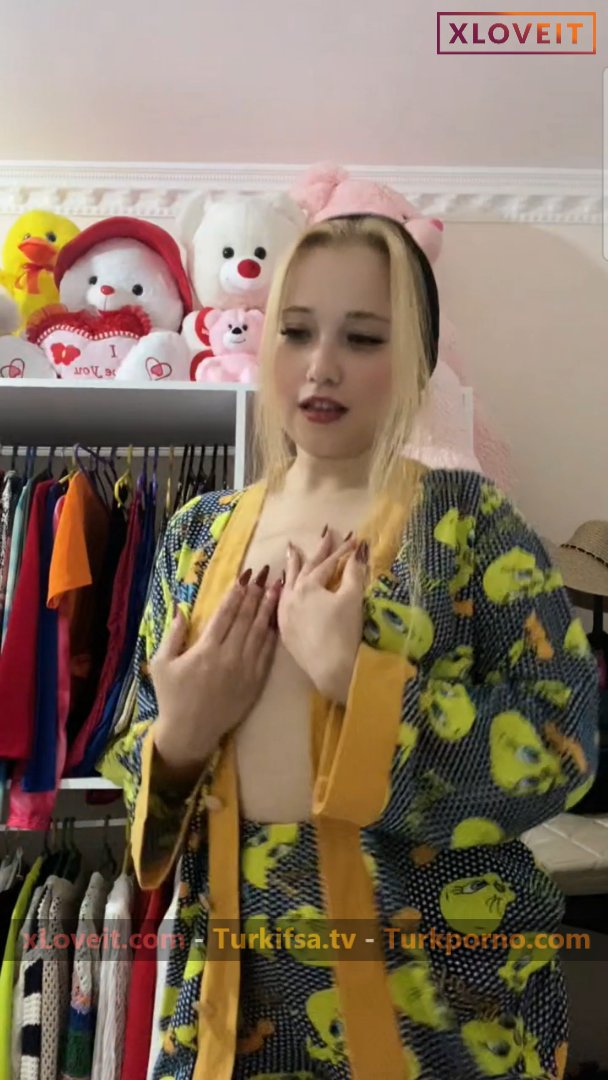 Ecrin Dilek Gökçe ifşa Sütyensiz gecelikle yayın yaptı