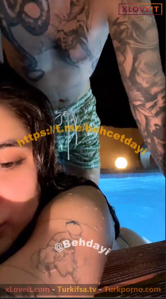 Tango Doa ifşa Akşam havuzda partnerine sakso çekti